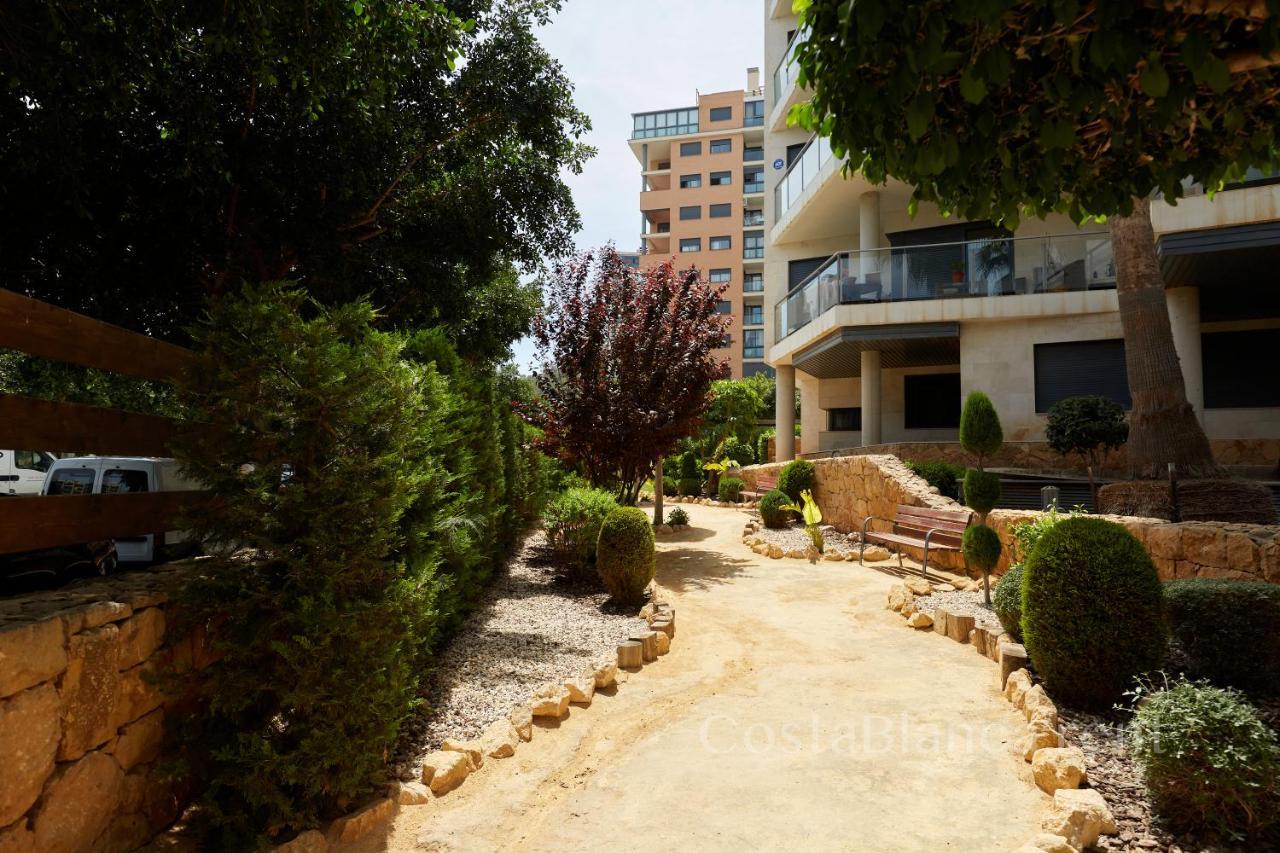 Luxurious, Newly-Renovated Large 2-Bedroom Condo By The Beach Benidorm Exterior foto