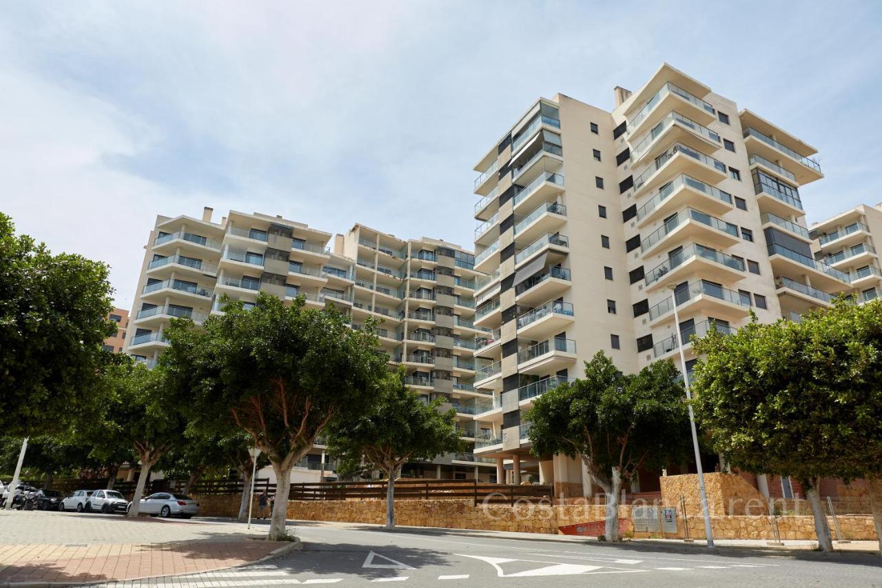 Luxurious, Newly-Renovated Large 2-Bedroom Condo By The Beach Benidorm Exterior foto