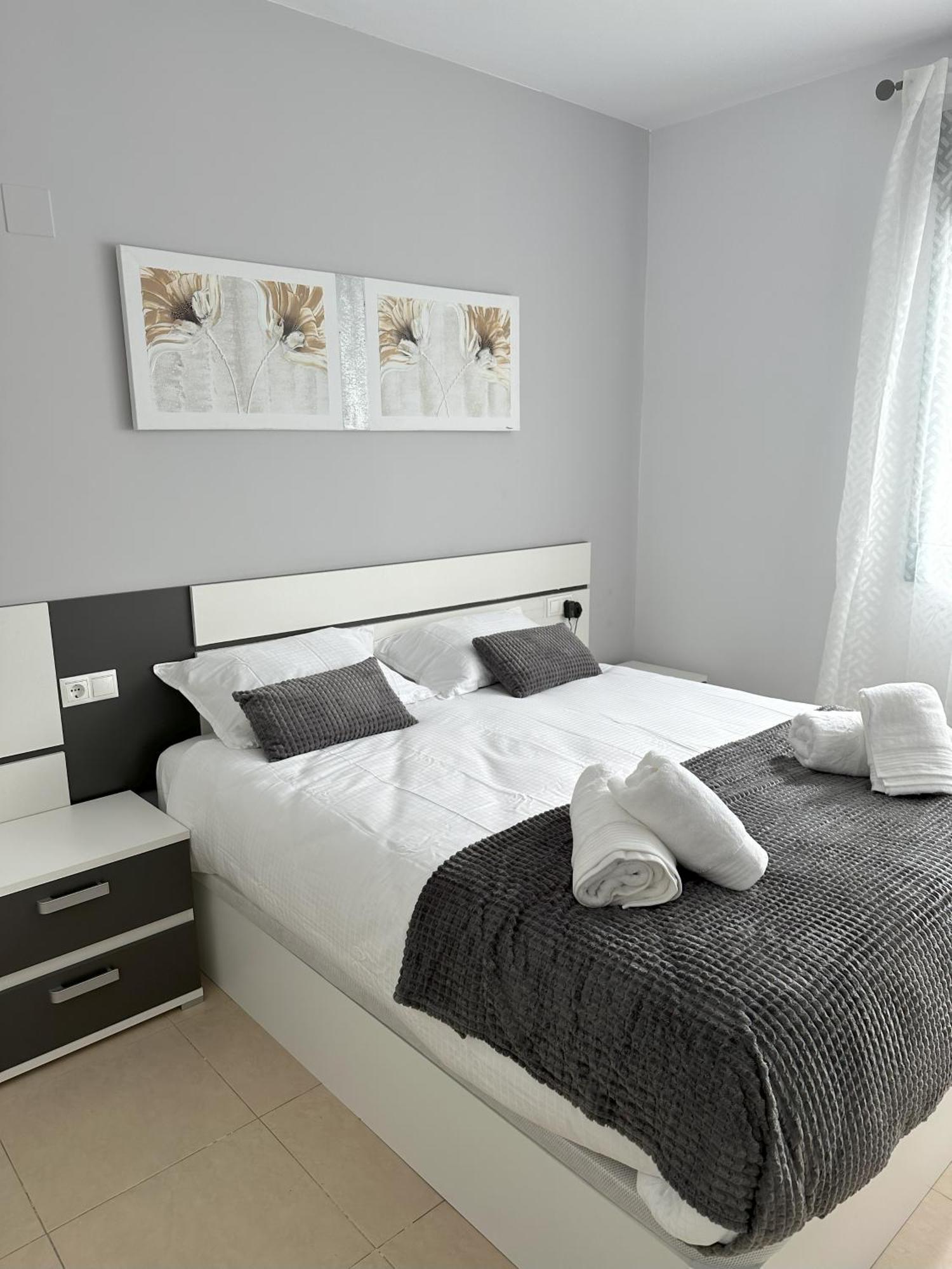 Luxurious, Newly-Renovated Large 2-Bedroom Condo By The Beach Benidorm Exterior foto