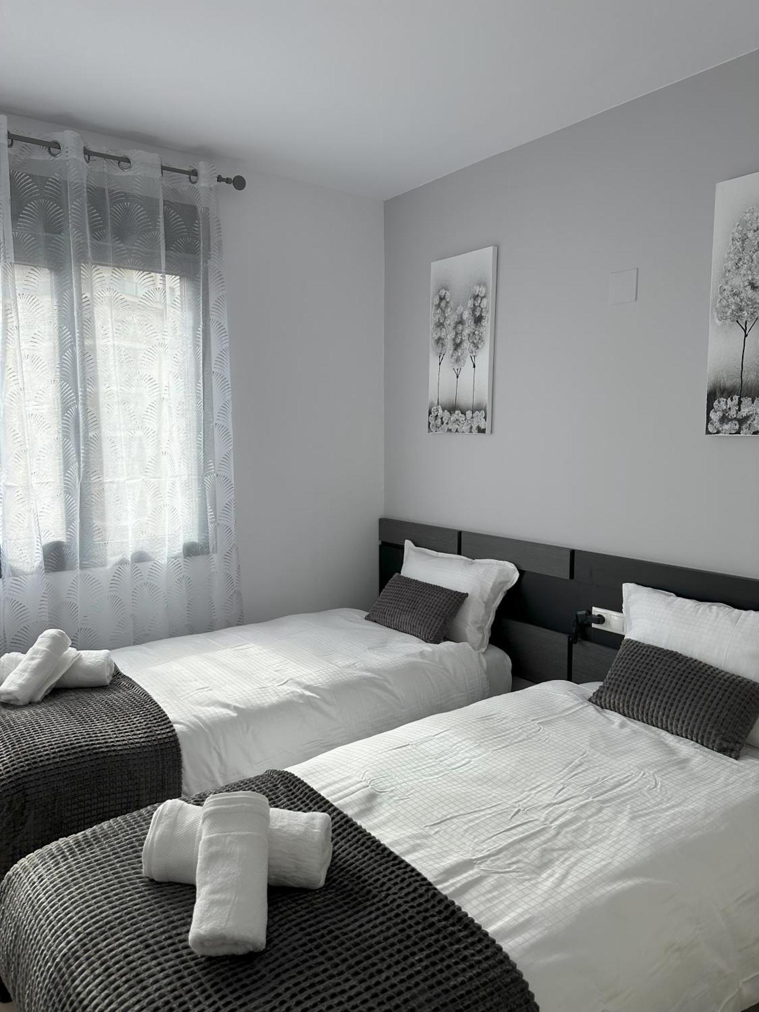 Luxurious, Newly-Renovated Large 2-Bedroom Condo By The Beach Benidorm Exterior foto