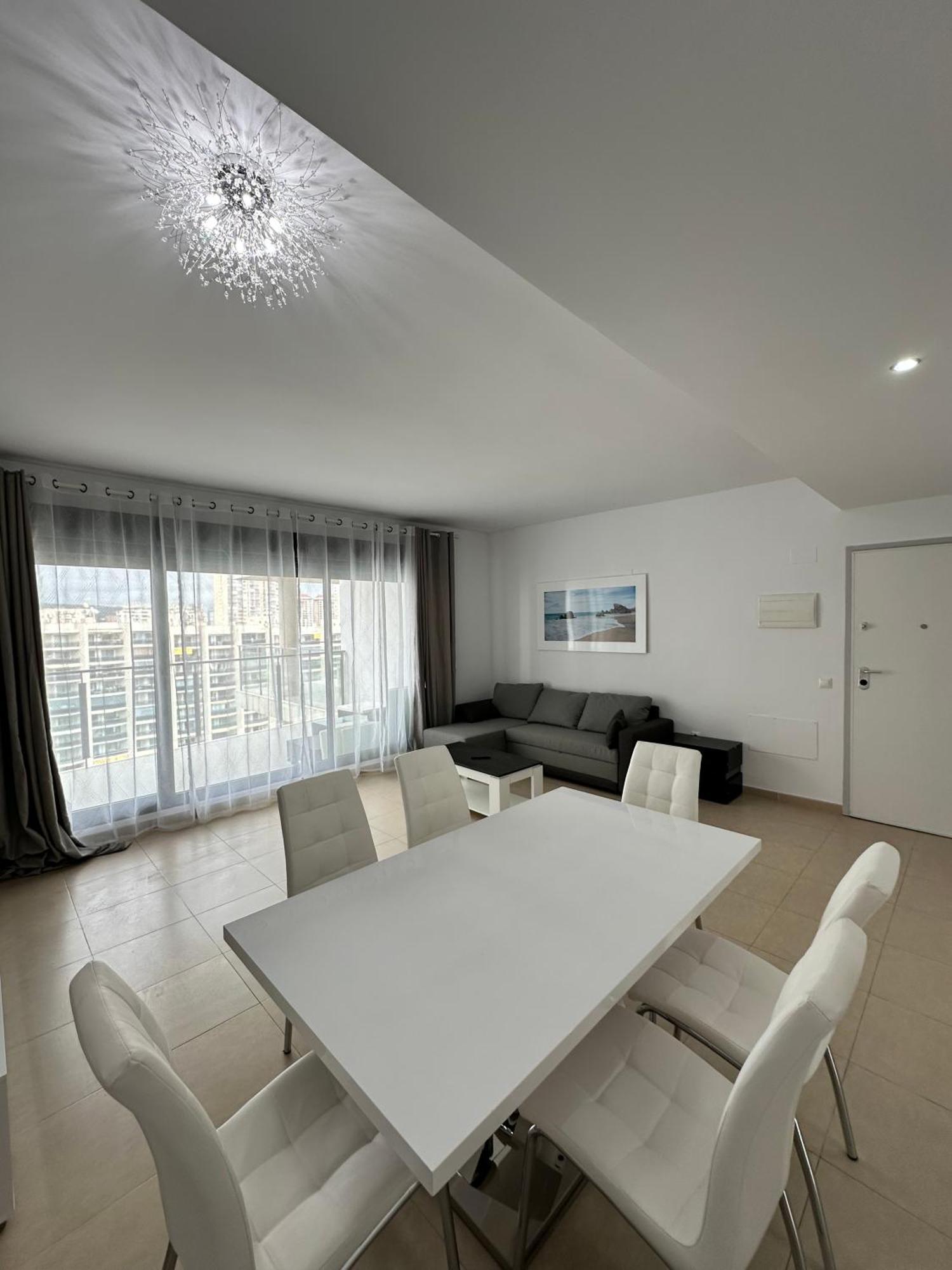 Luxurious, Newly-Renovated Large 2-Bedroom Condo By The Beach Benidorm Exterior foto