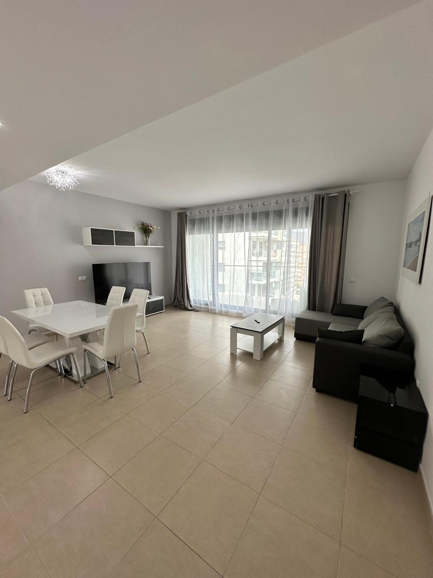 Luxurious, Newly-Renovated Large 2-Bedroom Condo By The Beach Benidorm Exterior foto