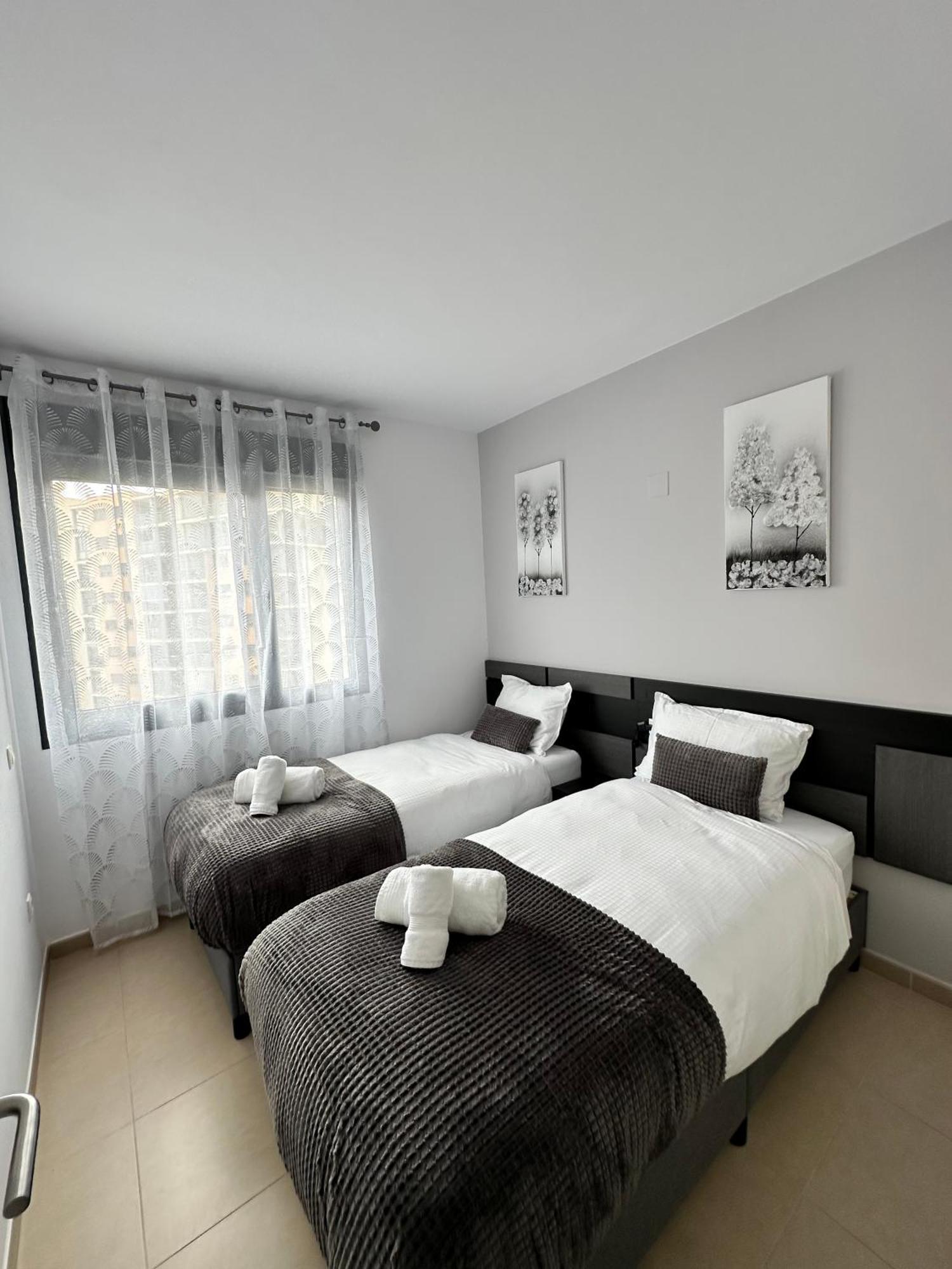 Luxurious, Newly-Renovated Large 2-Bedroom Condo By The Beach Benidorm Exterior foto