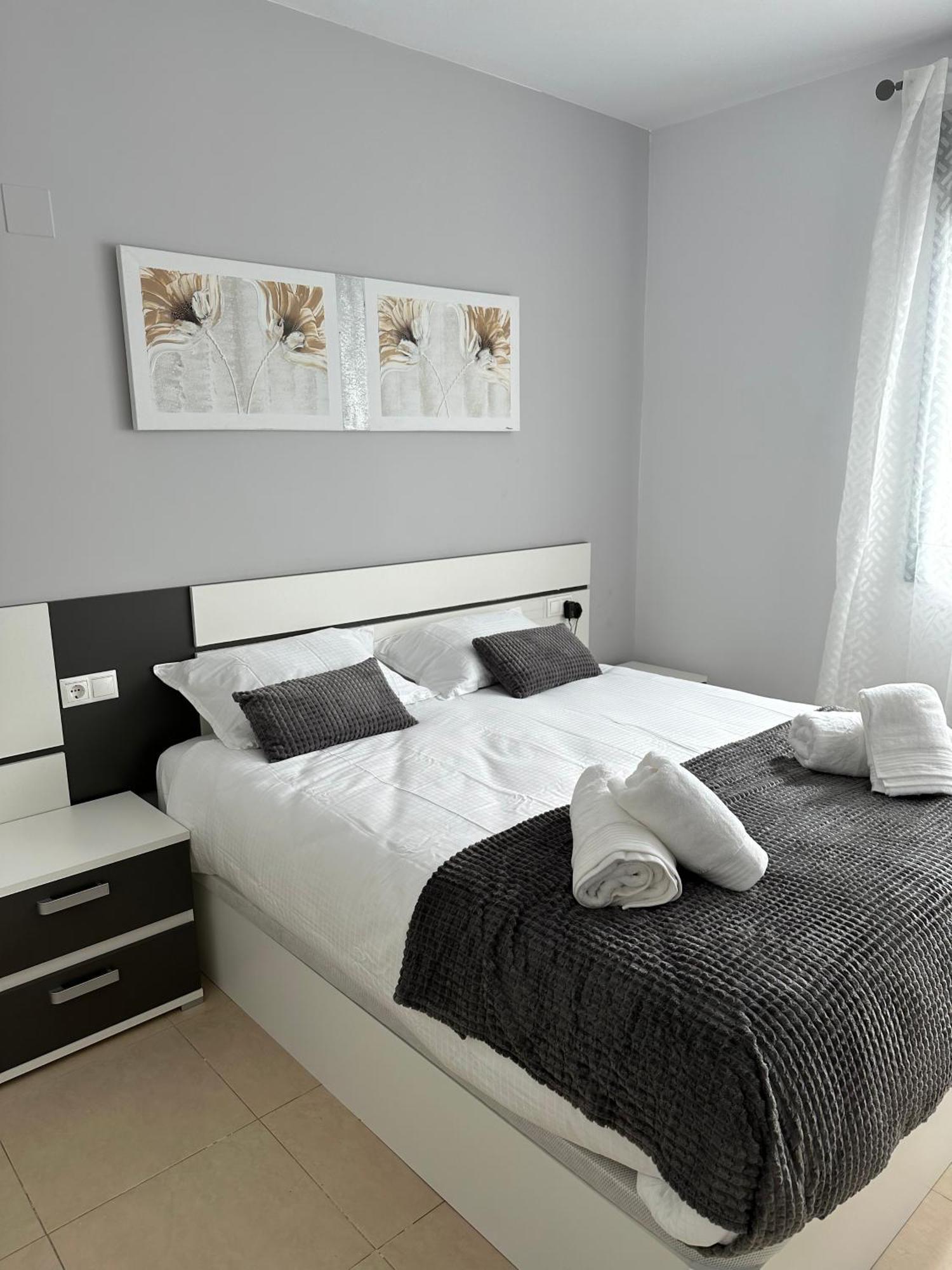 Luxurious, Newly-Renovated Large 2-Bedroom Condo By The Beach Benidorm Exterior foto