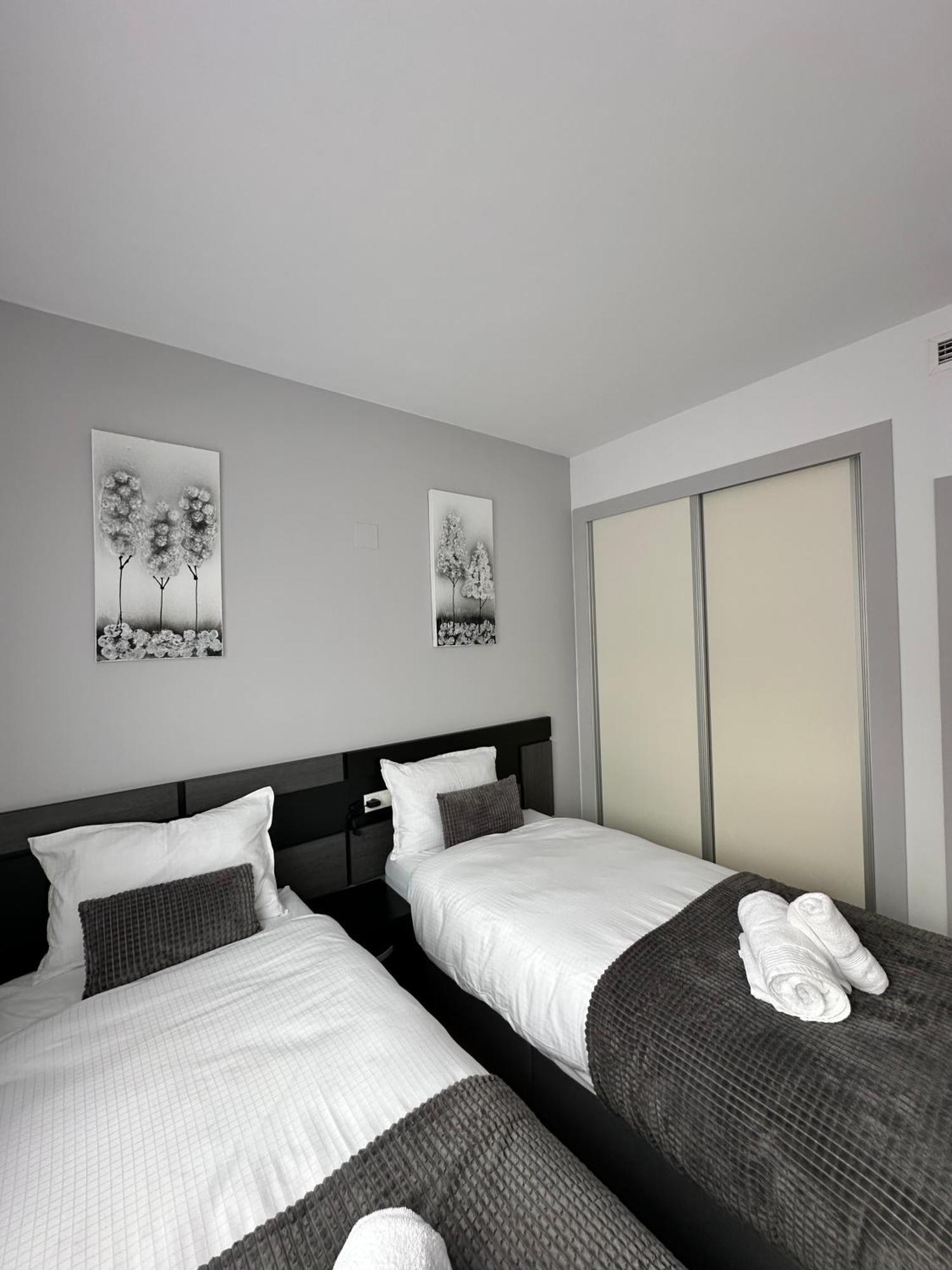 Luxurious, Newly-Renovated Large 2-Bedroom Condo By The Beach Benidorm Exterior foto