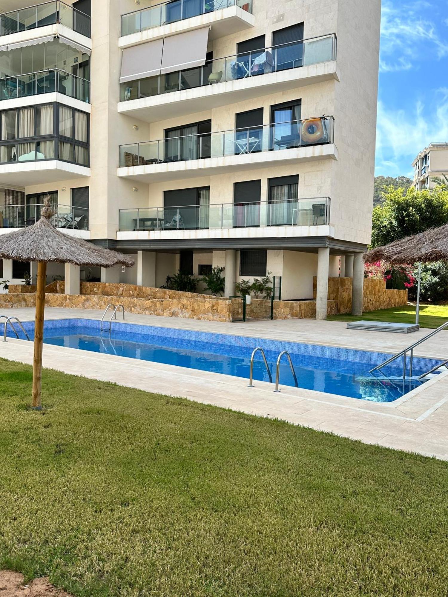 Luxurious, Newly-Renovated Large 2-Bedroom Condo By The Beach Benidorm Exterior foto