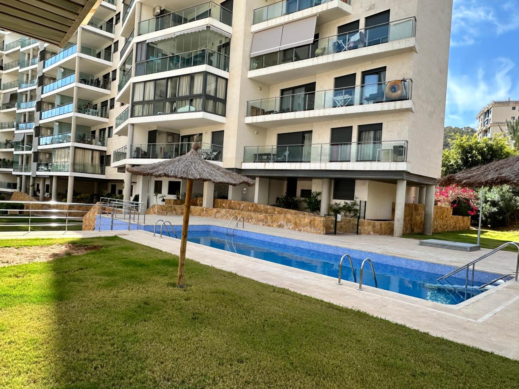 Luxurious, Newly-Renovated Large 2-Bedroom Condo By The Beach Benidorm Exterior foto